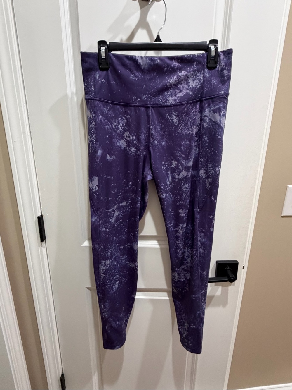 Women’s Purple Tie-Dye Active Leggings size large.
